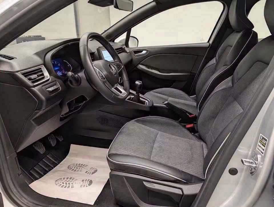 Renault Clio Intens - image 9
