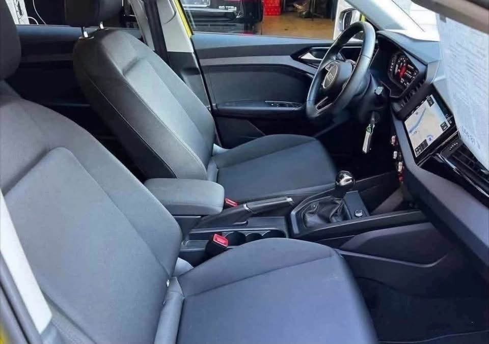 Audi A1 Sportback 2.5 TFSI Amarelo - image 8
