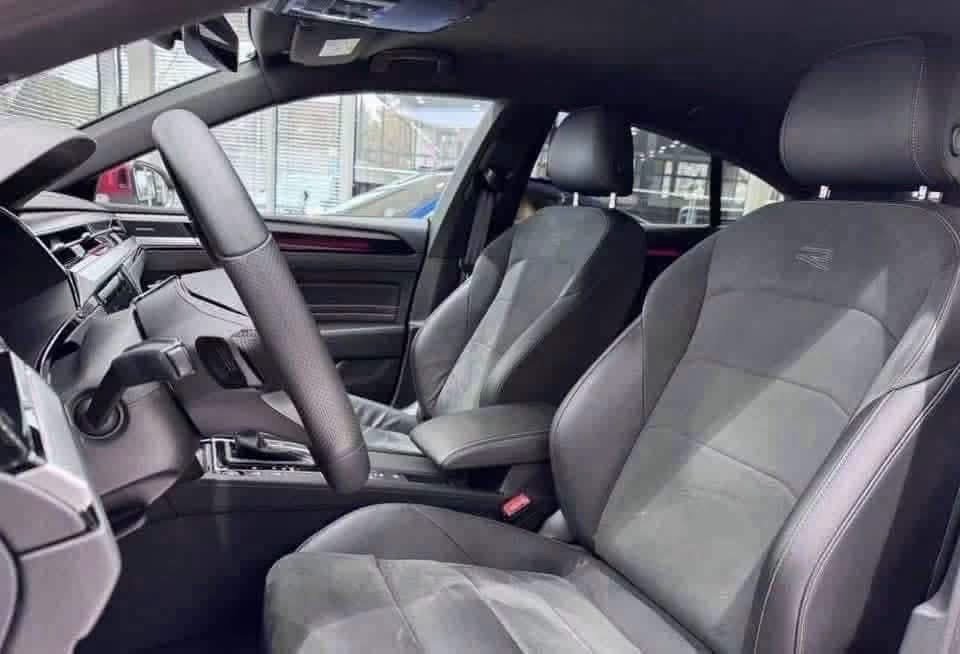 Volkswagen Arteon R-Line - image 8