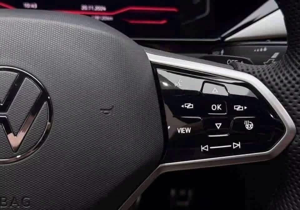 Volkswagen Arteon R-Line - image 12