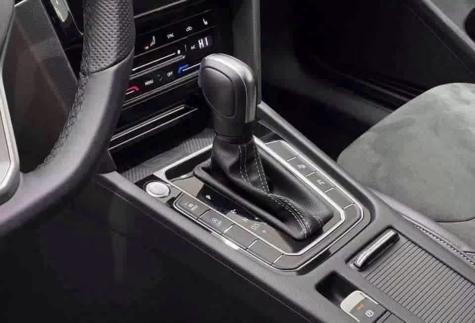 Volkswagen Arteon R-Line - image 11