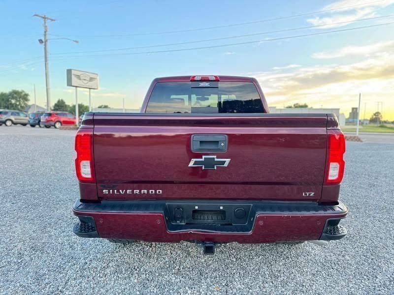 Chevrolet Silverado 1500 Z71 4x4 Crew Cab - image 2