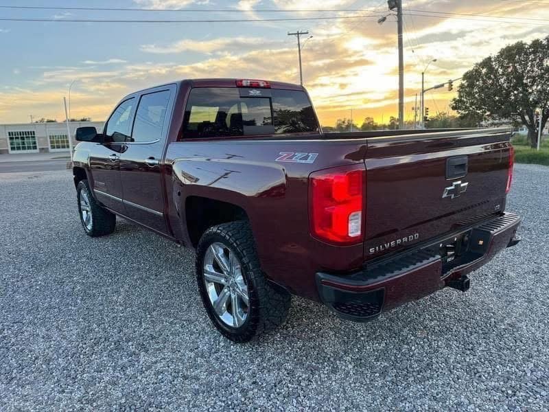 Chevrolet Silverado 1500 Z71 4x4 Crew Cab - image 8