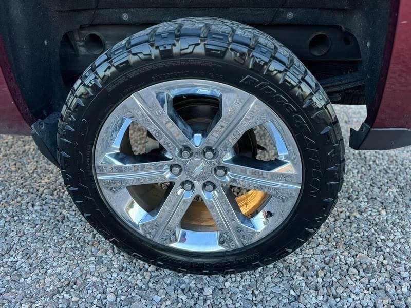 Chevrolet Silverado 1500 Z71 4x4 Crew Cab - image 11