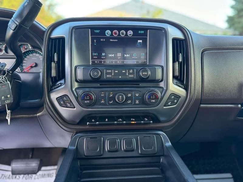 Chevrolet Silverado 1500 Z71 4x4 Crew Cab - image 10