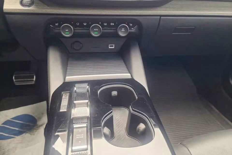 Citroën C5 X Hybride Rechargeable 225 Shine - image 14