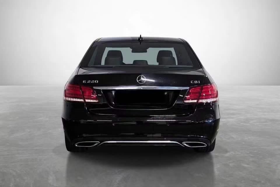 Mercedes-Benz E 220 CDI Avantgarde - image 2