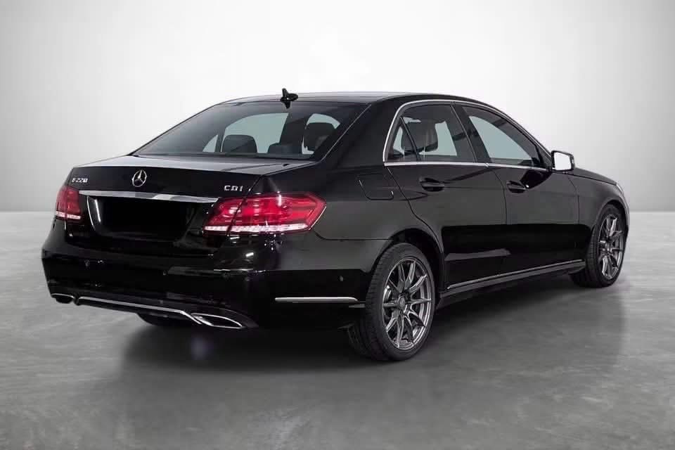 Mercedes-Benz E 220 CDI Avantgarde - image 6