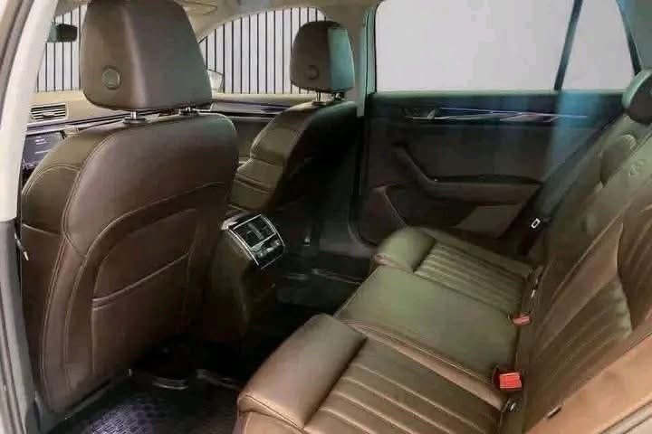 Škoda Superb L&K 2.0 TDI 190 ch 4x4 - image 23