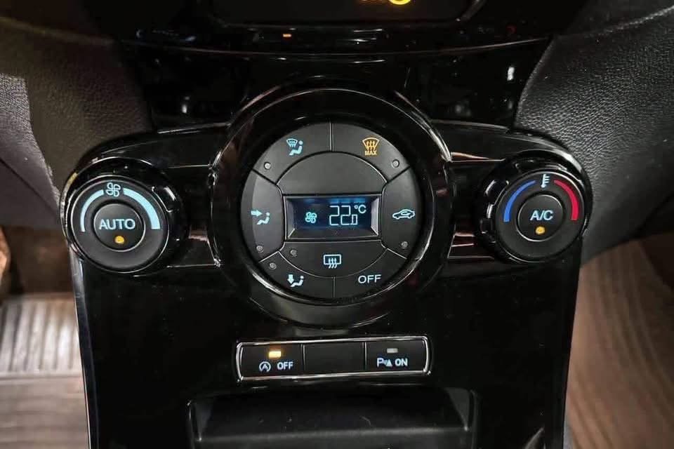 Ford Fiesta 1.0 - image 9