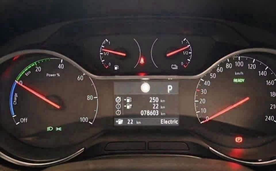 Opel Grandland X Ultimate Hybrid 4x4 - image 12