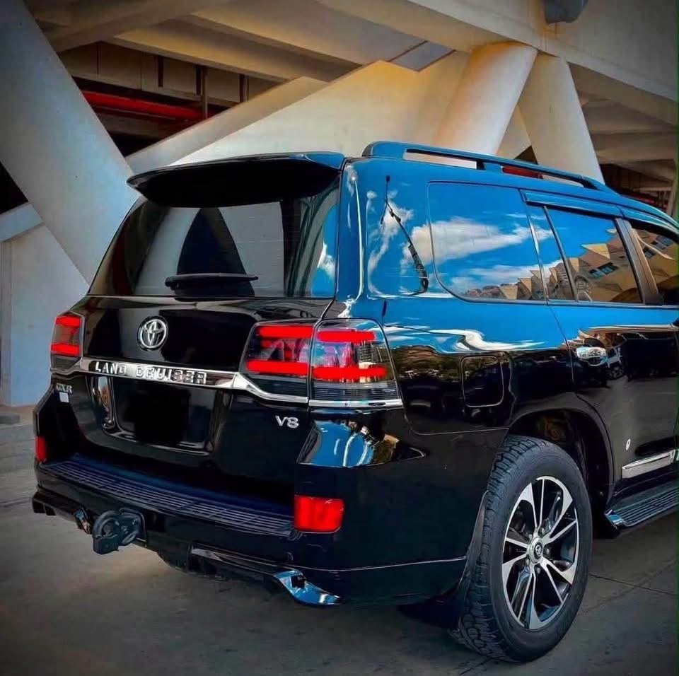 Toyota Land Cruiser LC200 V8 VX-R Executive Lounge - image 3